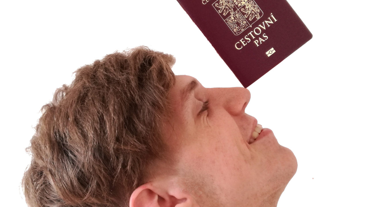 Официально заверенная копия паспорта и других документов