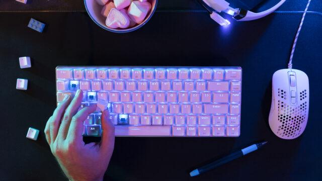 Rozumíte nejběžnějším chatovacím zkratkám?